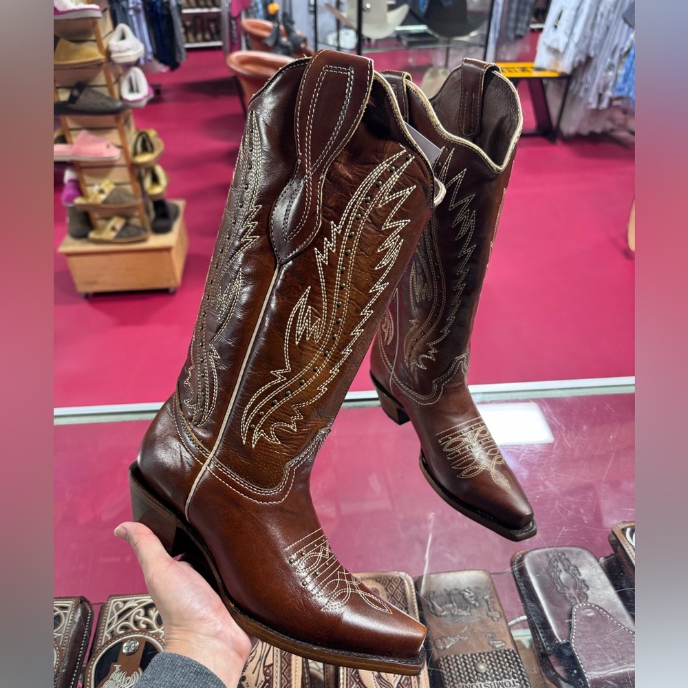 Brown cowgirl boot